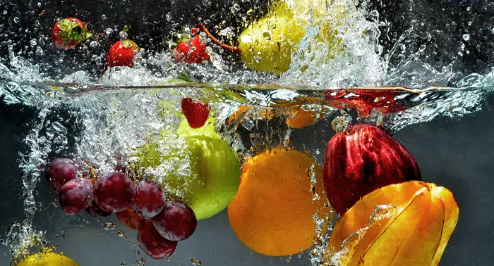 شستشوی میوه‌ ها و آماده سازی میوه برای خشک کردن